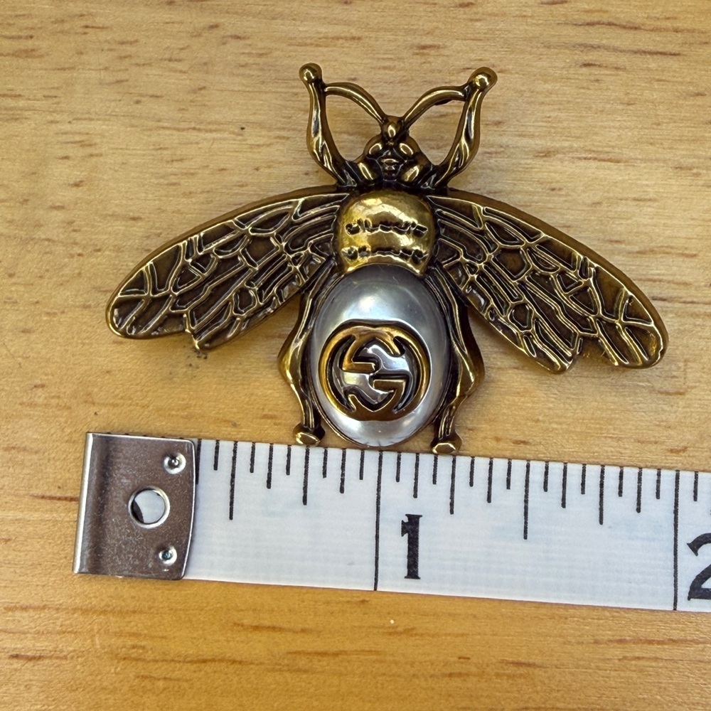 Gucci Gold-Tone Bee Brooch with Pearl Body and Interlocking G - Picture 4 of 4